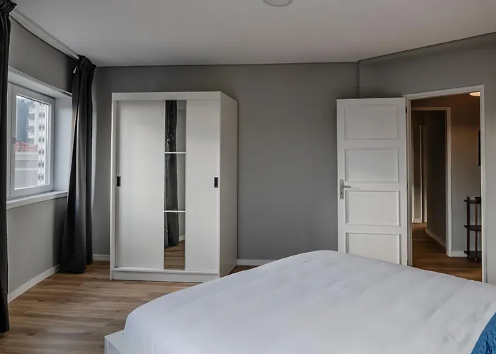 3br Flat By Casa Da Musica, Central, Sleeps 6, 2d